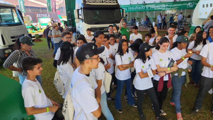 De Olho no Material Escolar leva 2 mil alunos à Agrishow